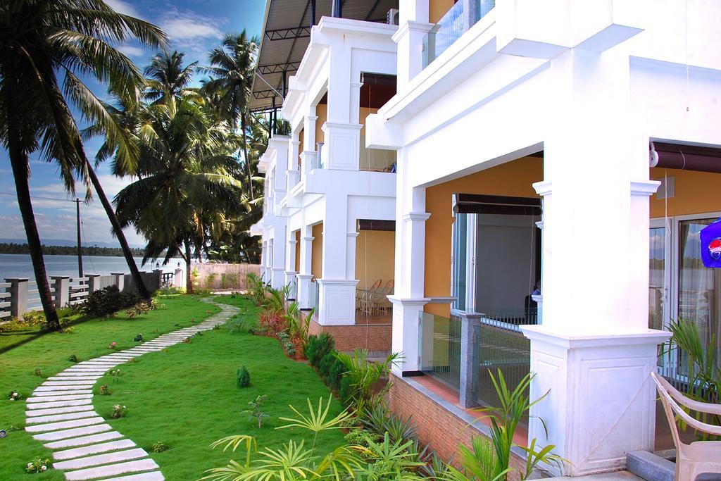 Blue Waters Hotel Kundapur Ngoại thất bức ảnh